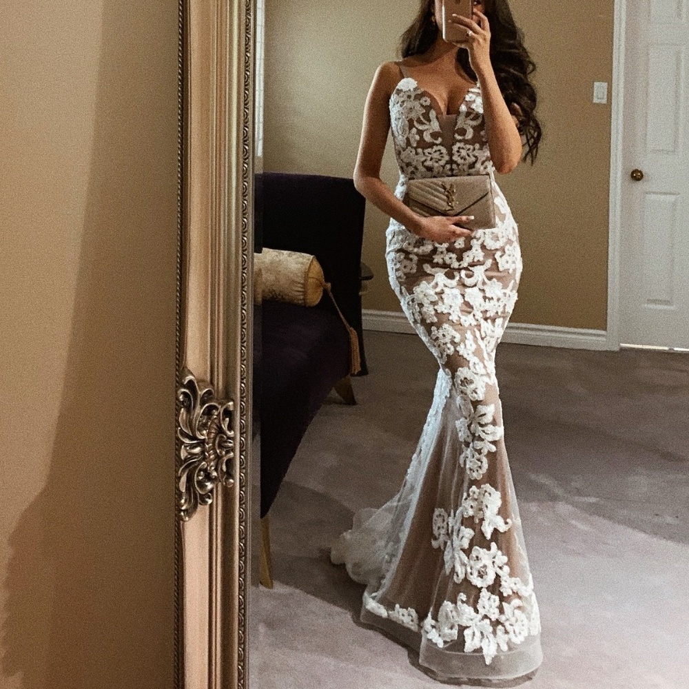 BEIGE & WHITE MAXI GOWN
